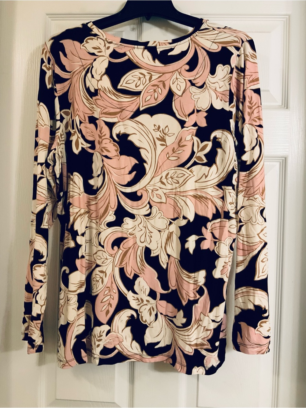 Chicos Touch Of Cool Swirl Layering Tee Black White Pink Gold Floral Size 3 (XL) - Picture 7 of 7